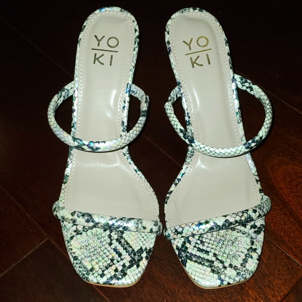 NWB Womens snake heels Mules. Forever 21. SZ 7